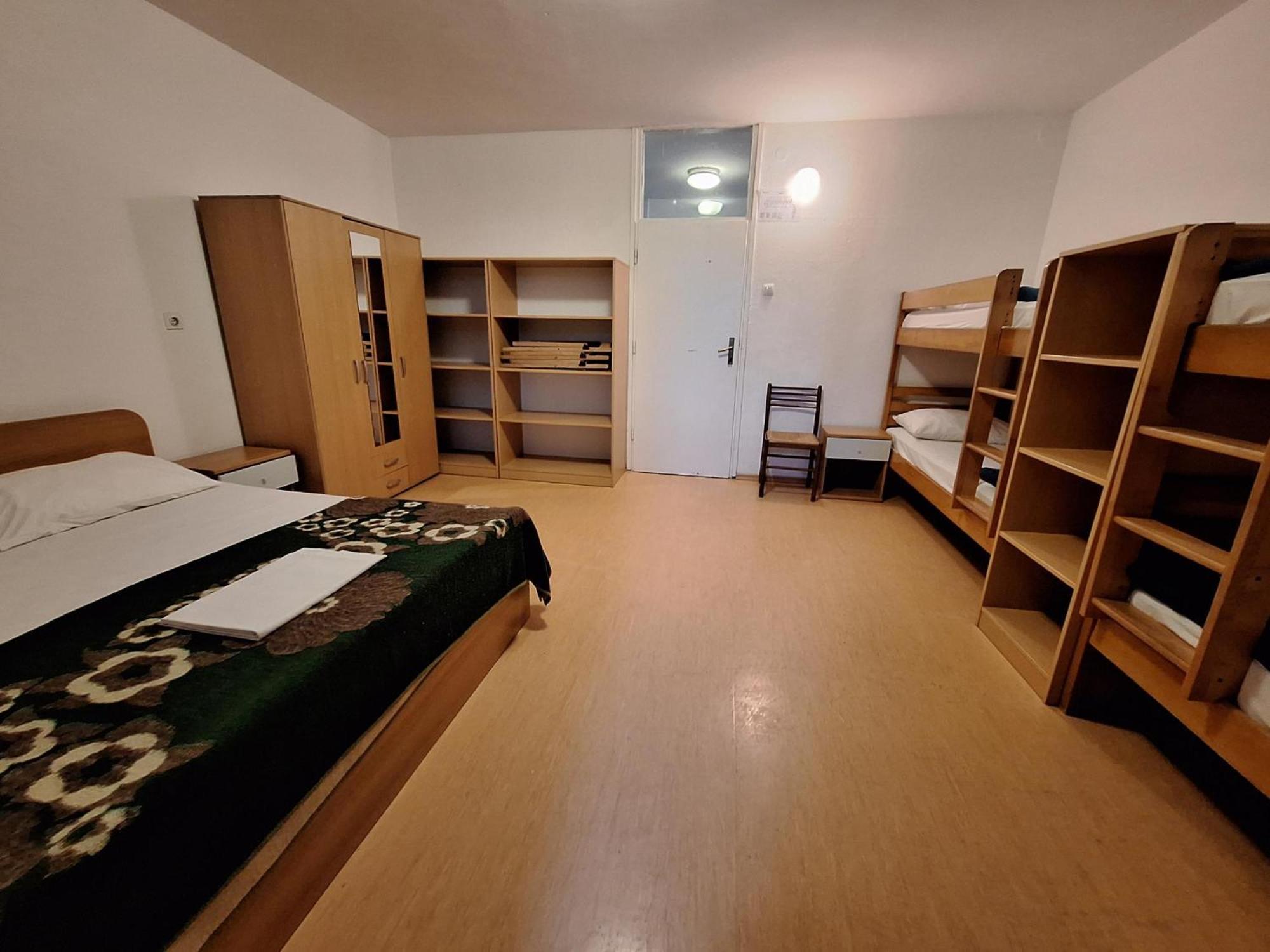 Youth Hostel Pinesta Novigrad  Luaran gambar